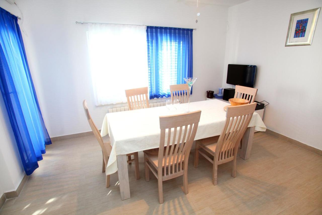 Apartments Nakir Slatine Habitación foto