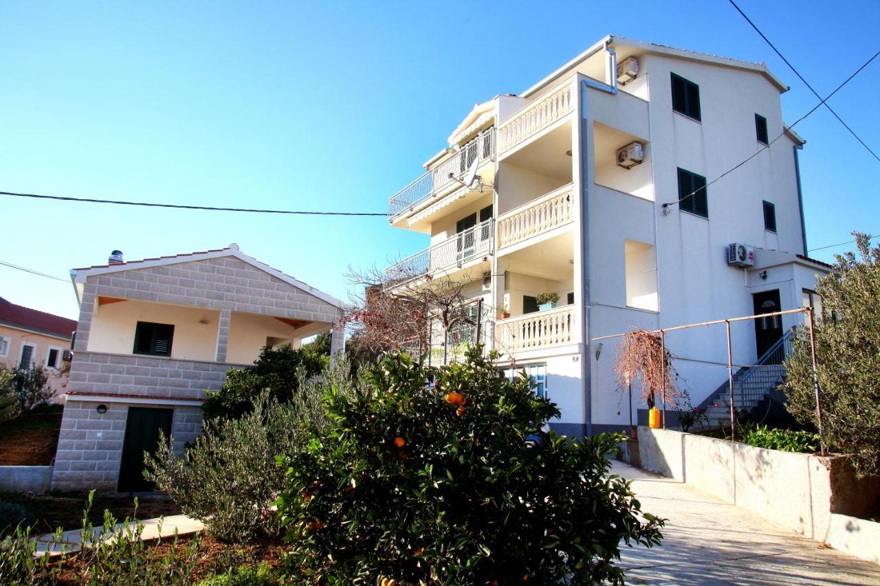 Apartments Nakir Slatine Exterior foto