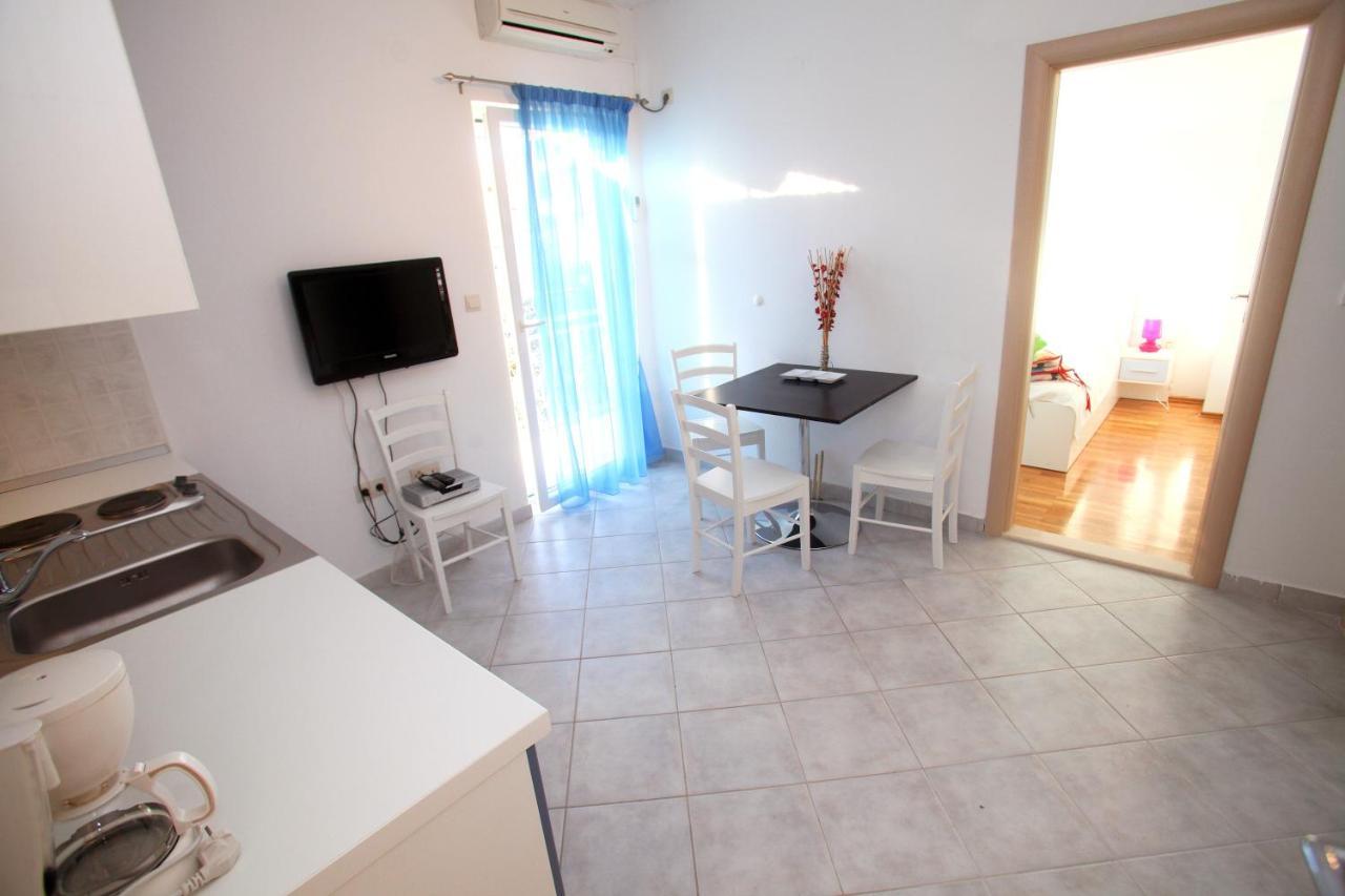 Apartments Nakir Slatine Habitación foto