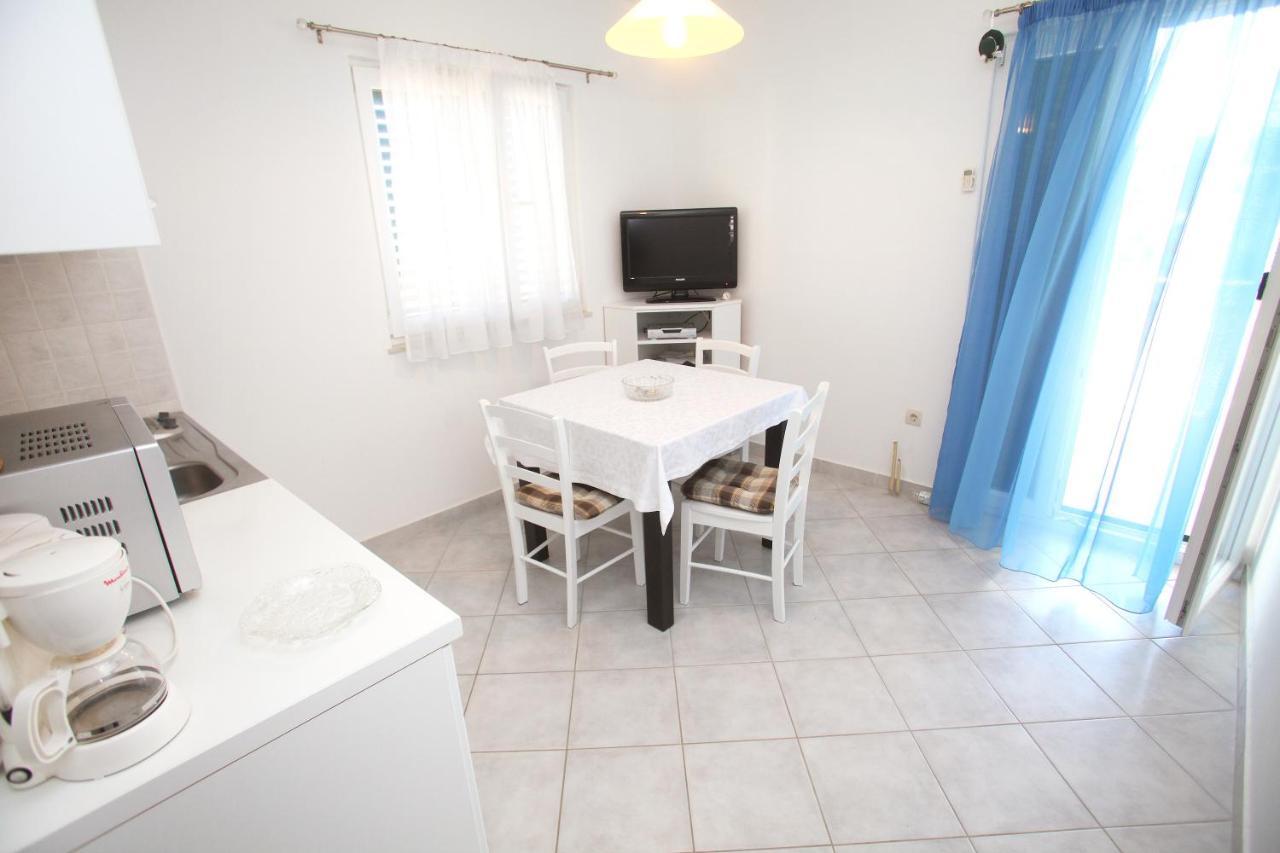 Apartments Nakir Slatine Habitación foto