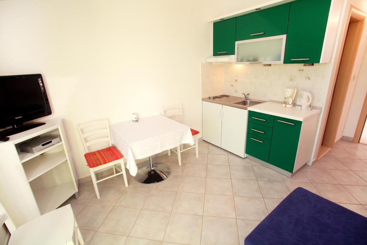 Apartments Nakir Slatine Habitación foto